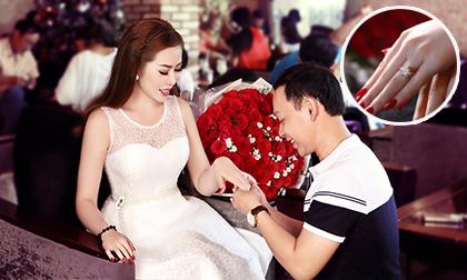 Hoa Hậu Công Sở Nguyễn Thị Ánh Ngọc bất ngờ được chồng tặng nhẫn kim cương