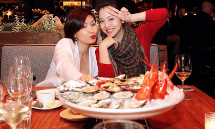 Jennifer Phạm tranh thủ ăn chơi trước ngày 'lót ổ' lần 3