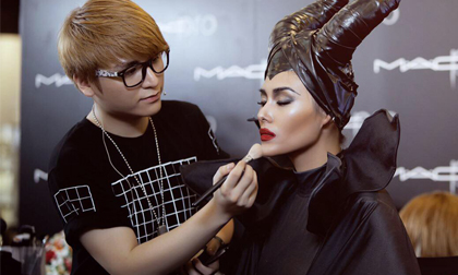 Võ Hoàng Yến cùng chuyên gia trang điểm Ngô Đức Hiển tham dự “Fashion Asia Award”