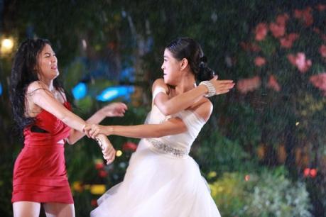 Từ cô công nhân quèn lùn một mẩu, tôi đã đánh bật đối thủ là tiểu thư sang chảnh để yêu con trai tổng giám đốc