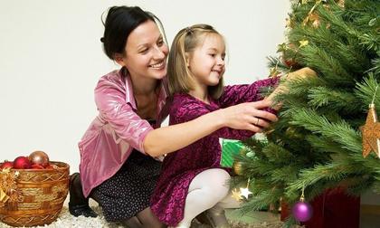 Bảo vệ con để không nuốt phải dị vật khi chơi Noel 2016