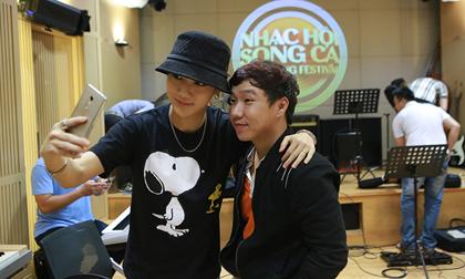 Yesung (Super Junior) khiến thí sinh hát cùng 'choáng' vì quá thân thiện