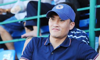 Công Vinh bất ngờ tái xuất trên sân cỏ sau khi tuyên bố giải nghệ