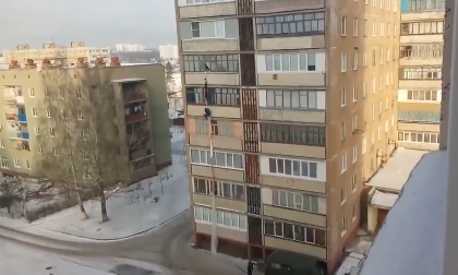 Clip cô gái nối dây cho người tình tẩu thoát từ cửa sổ tầng 7 'gây bão' mạng