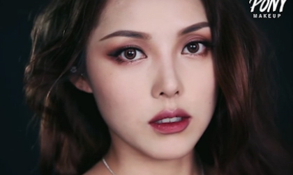 Sang trọng và quyến rũ với phong cách trang điểm tông đỏ burgundy