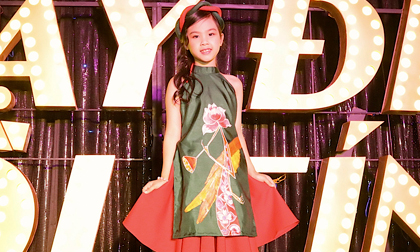 Siêu mẫu nhí Ngọc Anh rạng rỡ trong trang phục áo dài dự ra mắt phim