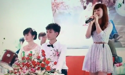 Thiếu nữ hát tặng người yêu cũ trong đám cưới, chú rể bối rối – cô dâu tức phát khóc