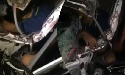 'Nghẹt thở' giải cứu tài xế mắc kẹt trong cabin ở Hà Nội