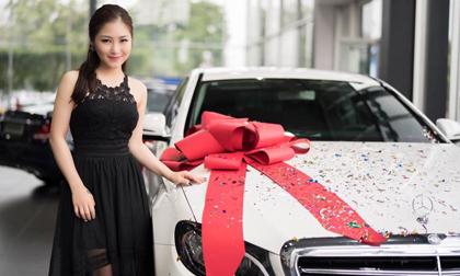 Ca sĩ Hương Tràm vừa tậu xế hộp Mercedes tiền tỷ