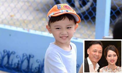 Sau hơn 3 năm, bà xã đạo diễn Ngô Quang Hải mới công khai ảnh cận mặt con trai đầu