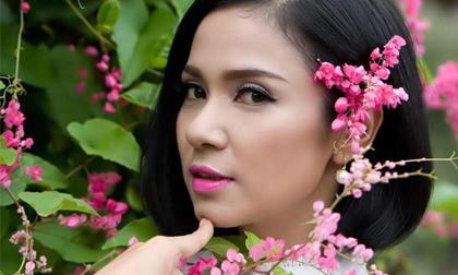 Việt Trinh xinh đẹp, trẻ trung dù đã ở độ tuổi U50 