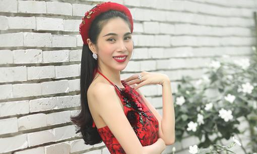 Thuỷ Tiên hút mắt với đường cong hoàn hảo