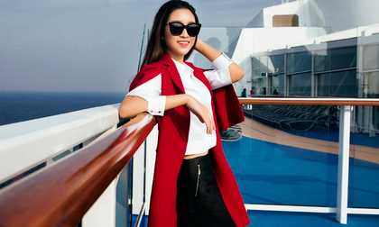 Hoa hậu Mỹ Linh khoe dáng tuyệt xinh trên du thuyền triệu đô