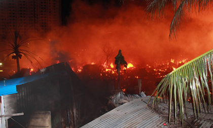Cháy lớn kinh hoàng ở Nha Trang, 40 căn nhà bị thiêu rụi
