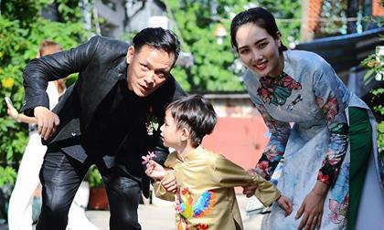 Gia đình Ngô Quang Hải - Diệp Hồng Đào chụp ảnh đón Tết