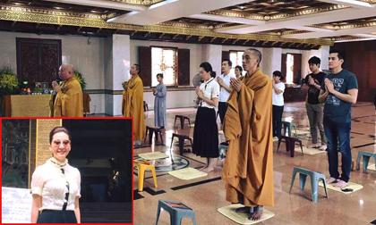 MC Kỳ Duyên lên chùa cầu siêu cho mẹ 