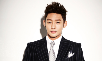 Mỹ nam 'Hoàng tử gác mái' phải nhập viện cấp cứu khi đang biểu diễn