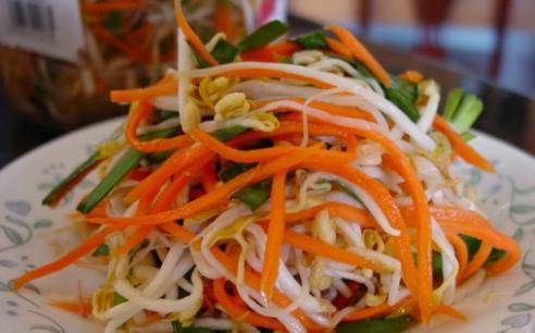 Hướng dẫn muối dưa giá đỗ ngon giòn cho ngày Tết 