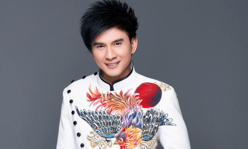 Sắp làm bố, Đan Trường diện áo dài trẻ trung hơn cả trai đôi mươi