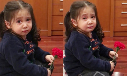 'Tan chảy' với 'Thiên thần nhỏ' vừa khóc vừa xin lỗi mẹ siêu đáng yêu