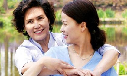 Mẹ chồng đi chợ mở hàng đầu năm bị rơi mất 10 nghìn và câu nói của bà khiến tôi phát choáng