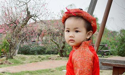 Con gái Maya được khen ngợi hết lời khi diện áo dài