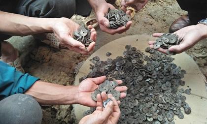 Gia đình ở Nghệ An đào được 10 kg tiền xu cổ đúng ngày vía Thần Tài