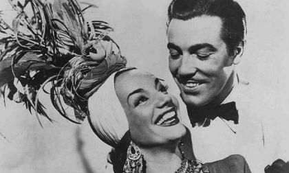 Cô gái đội mũ trái cây quyến rũ toàn thế giới cả thế kỷ là ai?