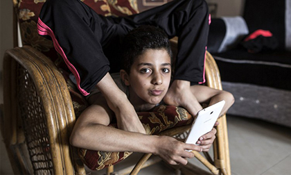 Cậu bé 'dị thường' lập kỷ lục thế giới về vặn mình