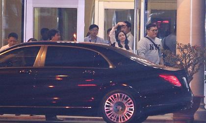 Yoona (SNSD) giản dị vẫn nổi bật, liên tục vẫy tay chào fans khi vừa đến Việt Nam