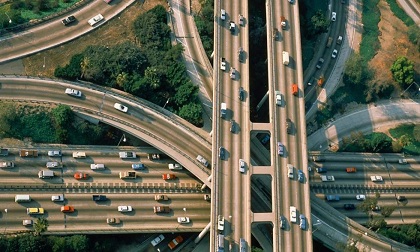 Những việc làm nguy hiểm nhất khi ngồi sau vô lăng mà bạn nên tránh