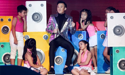 Bản hit triệu view 'Ông bà anh' lại gây náo loạn tại The Remix