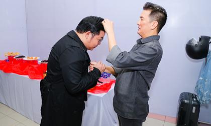 Xoá bỏ hiềm khích, Đàm Vĩnh Hưng thân thiết Quang Lê trên ghế nóng