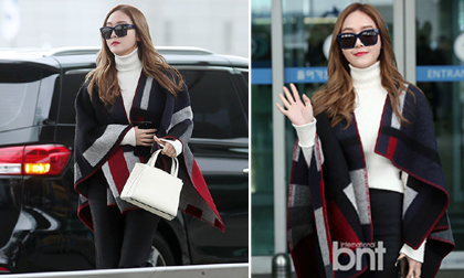 Chưa bao giờ Jessica bớt gây chú ý về thời trang sang chảnh ở sân bay