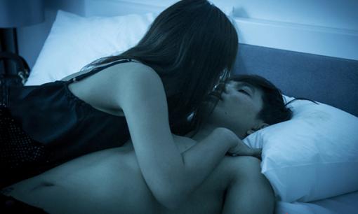 Liệu Trương Quỳnh Anh có nổi đoá khi thấy cảnh quay giường chiếu này của chồng?