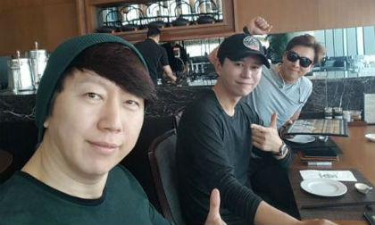 Fans hào hứng khi 2 nam chính 'Phẩm chất quý ông' bất ngờ có mặt tại Việt Nam 