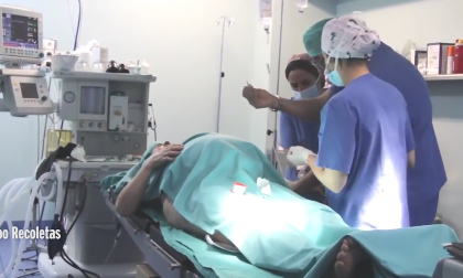 Cận cảnh ca sinh đôi đáng ngạc nhiên của thai phụ 64 tuổi