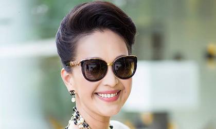 'Mỹ nhân không tuổi' Diễm My rạng rỡ khi diện đầm trắng