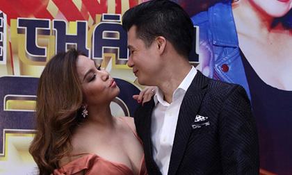 Minh Tuyết gợi cảm hết cỡ, nồng nàn hôn gió Quang Dũng