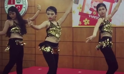 Phương Mỹ Chi 'gây sốt' với màn múa bụng sexy