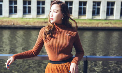 Quỳnh Thư khoe dáng yêu kiều trên đường phố Paris