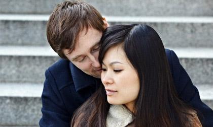 Một đêm mò vào phòng để gọi cô bạn thân của vợ, tôi giật mình hét ầm lên!