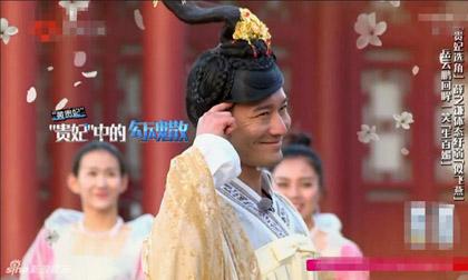 Huỳnh Hiểu Minh xứng danh mỹ nam giả gái 'xấu để đời'