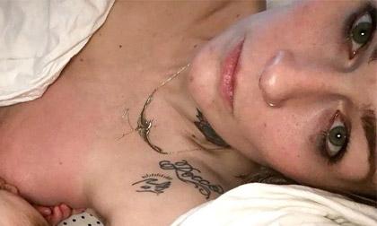 Mẹ sưng phồng ngực, bỏng rát đau đớn vì cho con bú sai cách