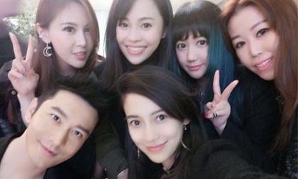 Angela Baby khoe vẻ đẹp 'gái một con' lấn át bạn bè