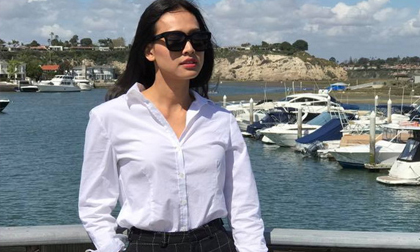 Hoa hậu Dương Mỹ Linh thả dáng nhẹ nhàng trước biển