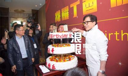 Chẳng bận tâm chuyện 'con rơi' tự tử, Thành Long vẫn tổ chức sinh nhật hoành tráng