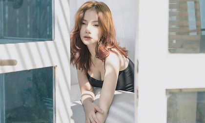 Thu Thủy đượm buồn nhưng vẫn không quên sexy, gợi cảm