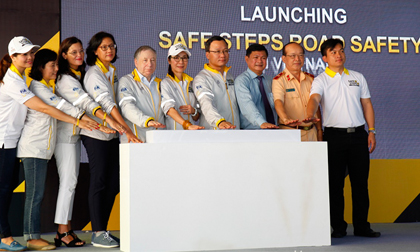 Dương Tử Quỳnh khởi động dự án SAFE STEPS cùng 1.500 sinh viên Việt Nam