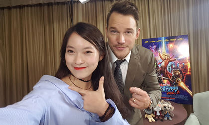 Nữ sinh 'bắn' 7 thứ tiếng tự tin hát rap tặng tài tử nổi tiếng Hollywood